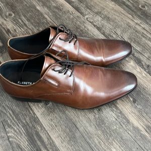 Kenneth Cole brown lace up size 13, like new